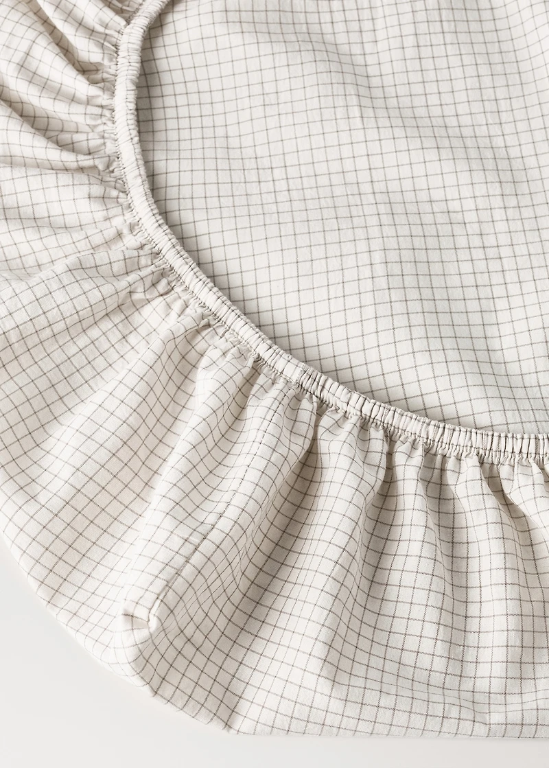 Cotton yarn-dyed fitted sheet with mini-check pattern for cot