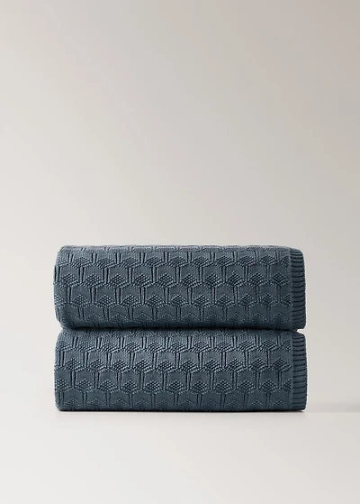 100% cotton children's blanket with eyelet detail