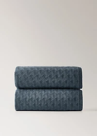 100% cotton children's blanket with eyelet detail