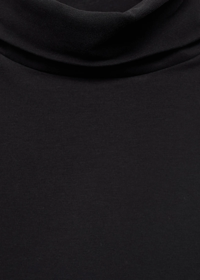 Turtleneck long-sleeved t-shirt