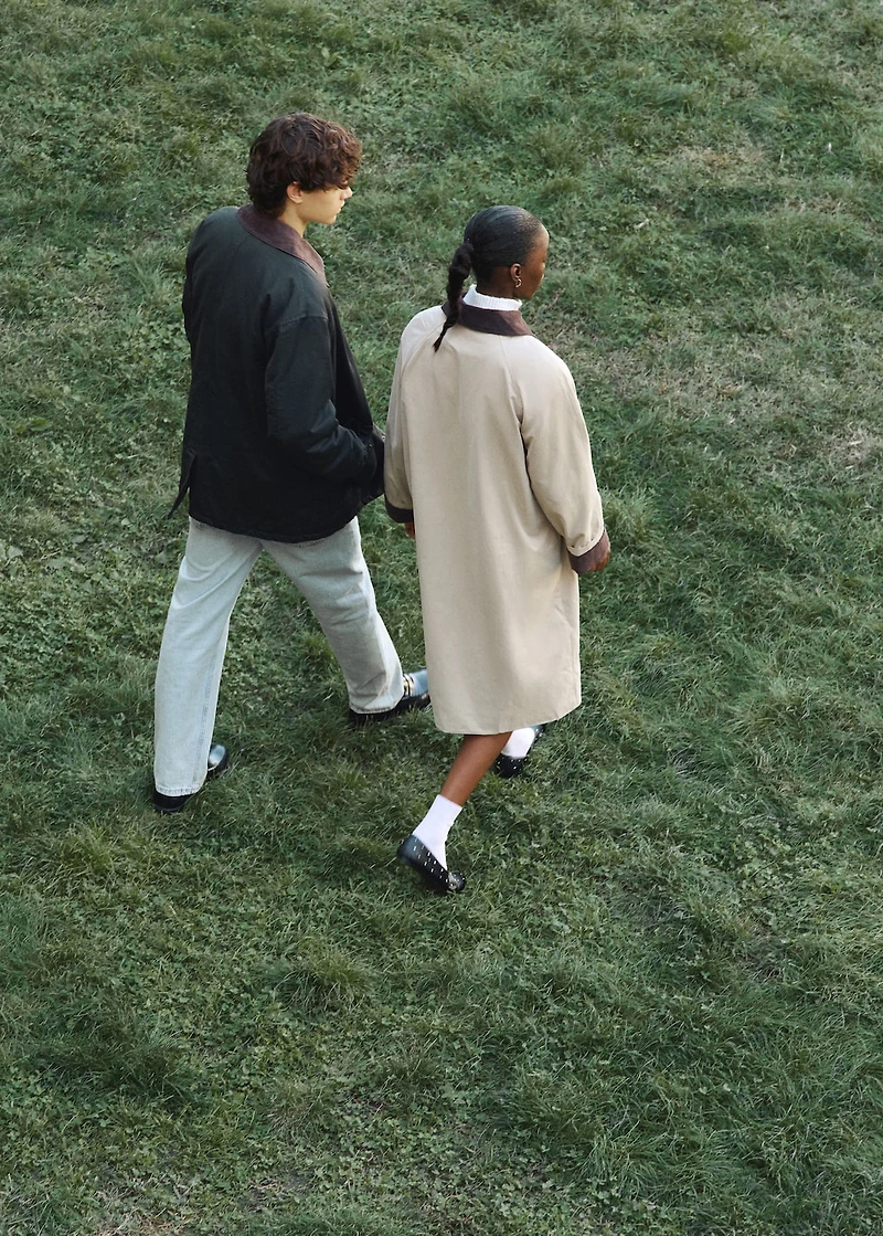 Trench coat with contrasting collar