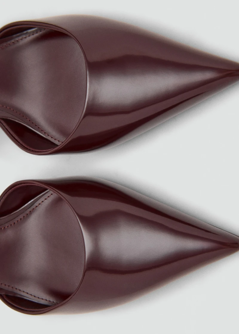 Kitten-heeled shoes with ankle strap