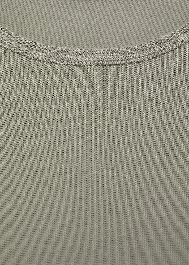 Ribbed long-sleeved t-shirt