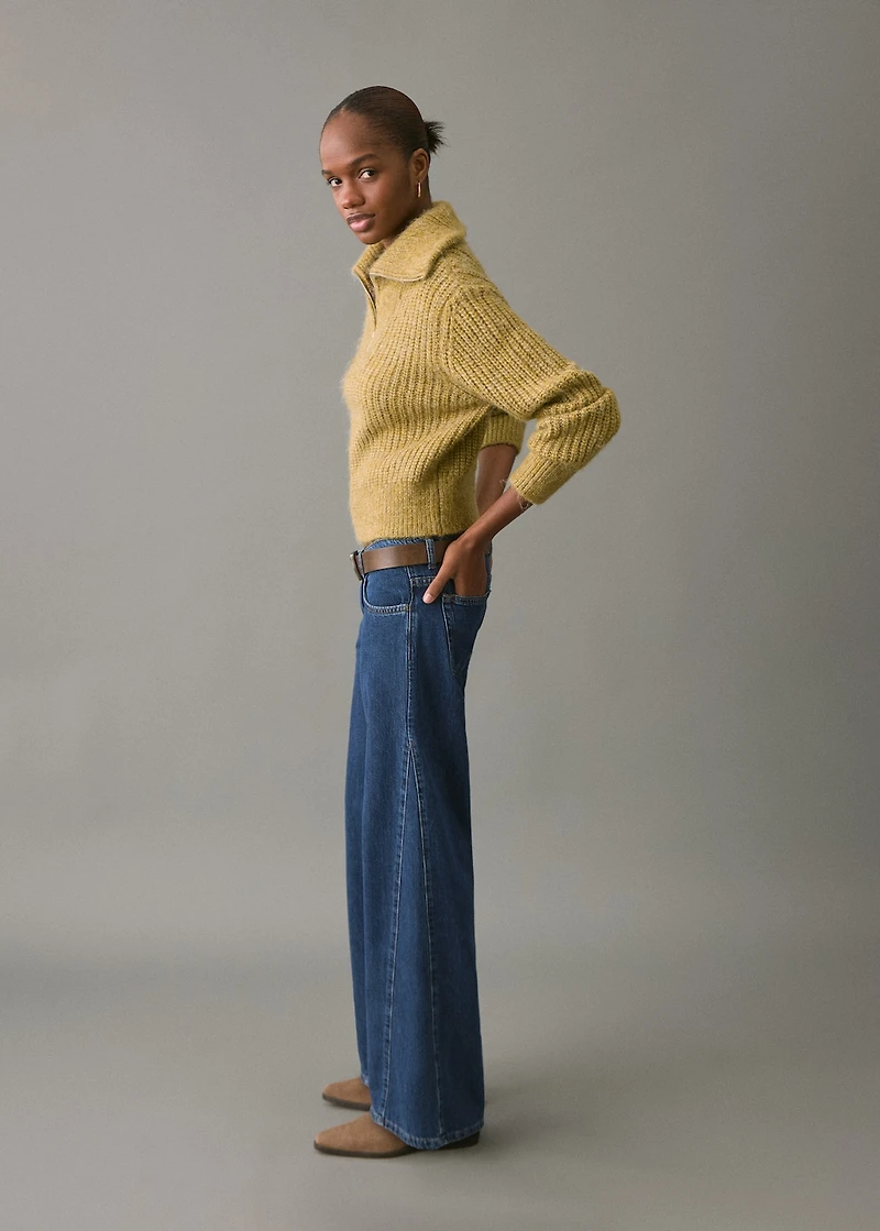 Straight-leg jeans with stitching detail