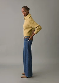 Straight-leg jeans with stitching detail