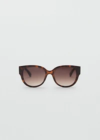 Round-framed sunglasses