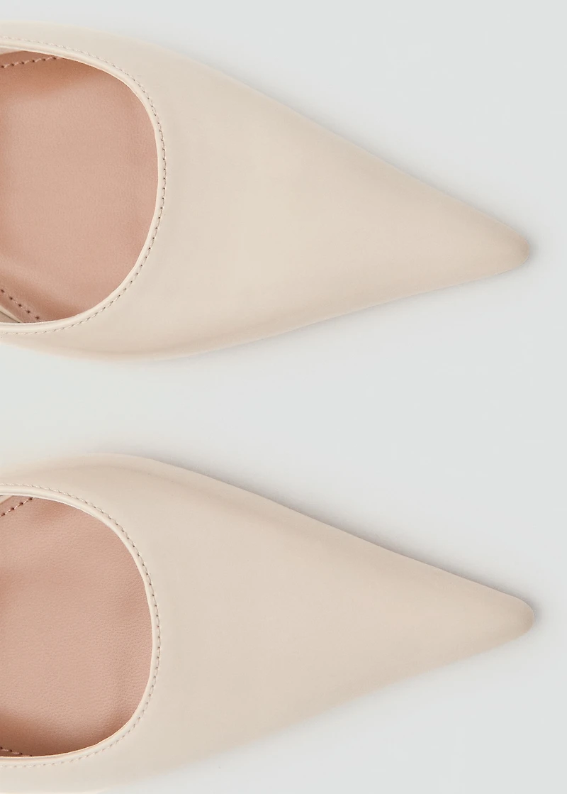 Kitten-heel pointed shoes