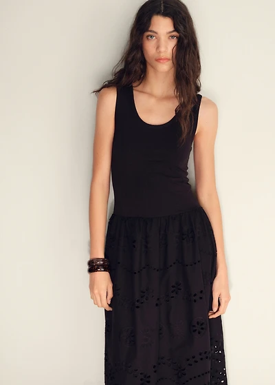 Embroidered combined dress with lace accents