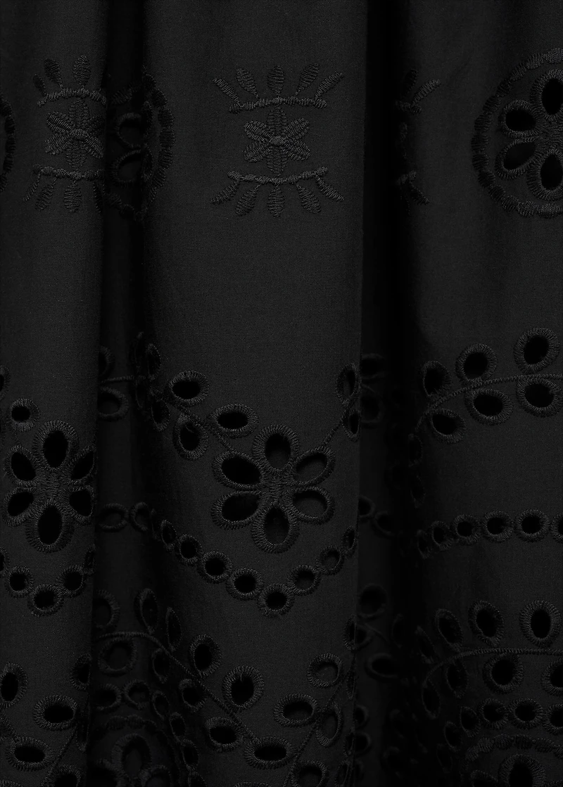 Embroidered combined dress with lace accents