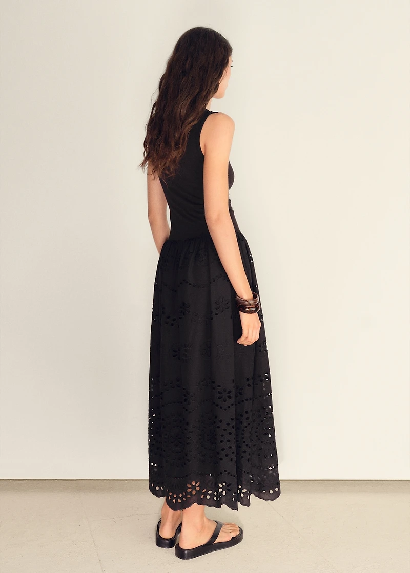 Embroidered combined dress with lace accents