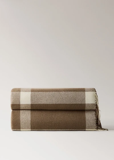 Wool blanket with fringe finish