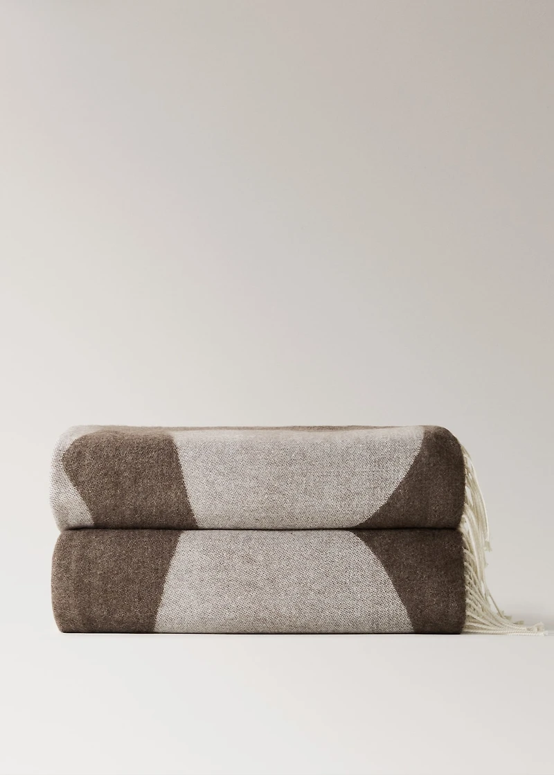 Two-tone patterned blanket