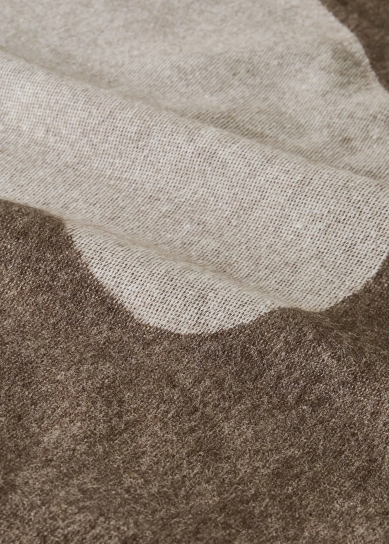 Two-tone patterned blanket