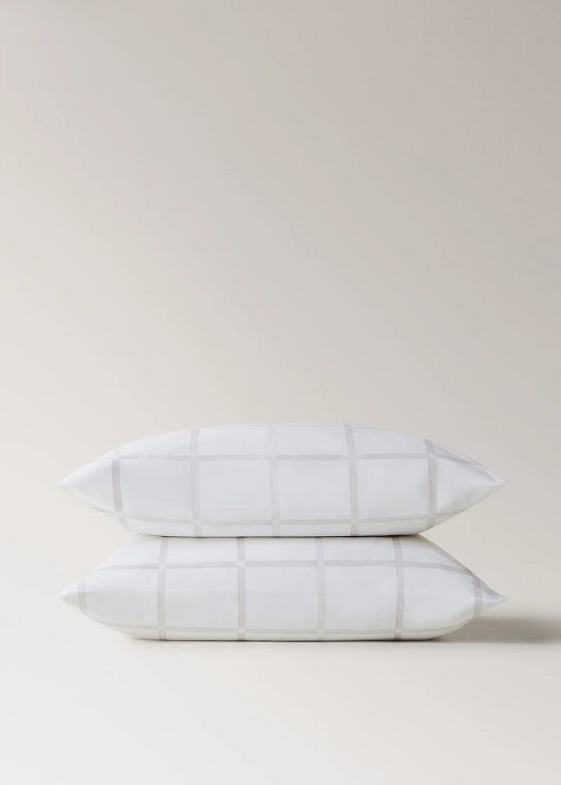 Two 60x60 cm cotton percale pillowcases with plaid print