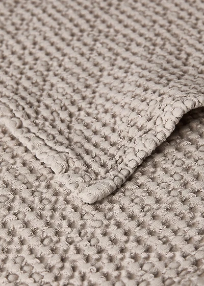 Waffle-cotton garment-dyed bedspread for crib