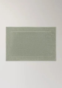Garment-dyed cotton bath rug