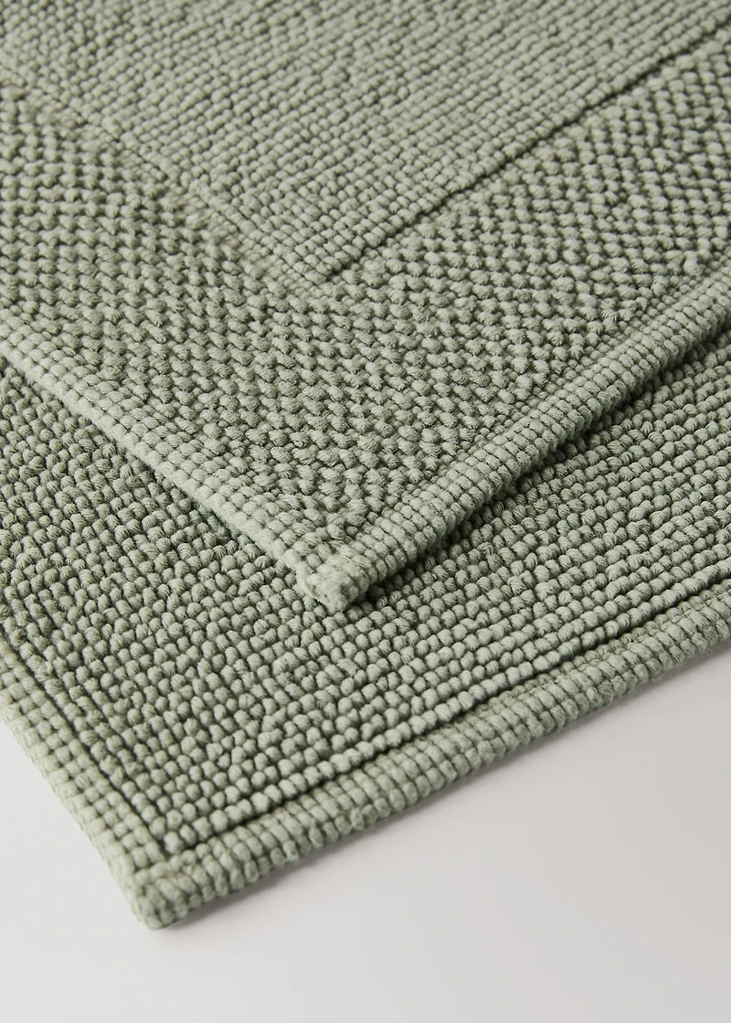 Garment-dyed cotton bath rug