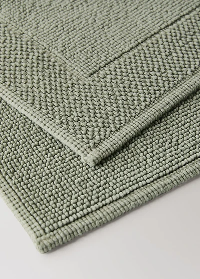 Garment-dyed cotton bath rug