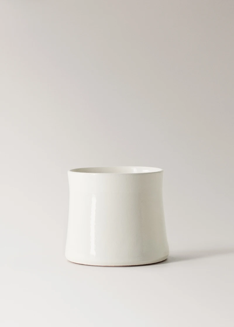 Medium terracotta planter