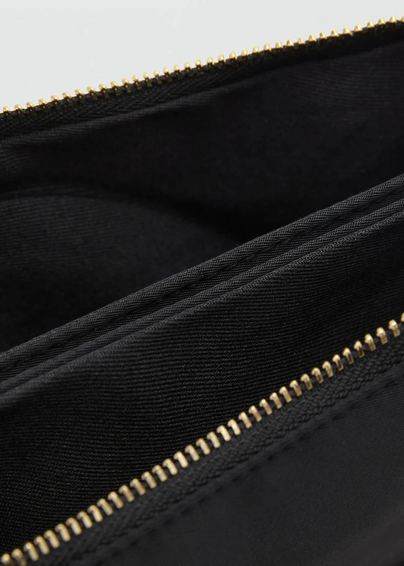 Nylon purse with zip