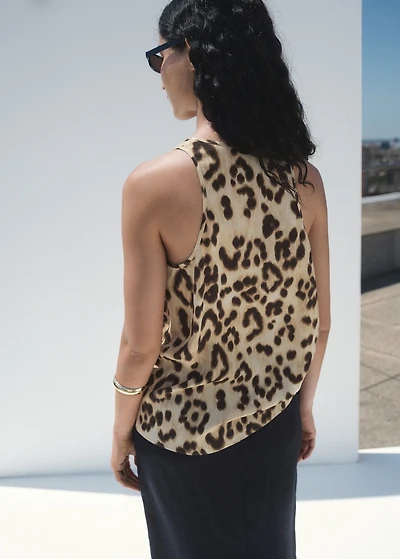 Leopard-print low-cut top