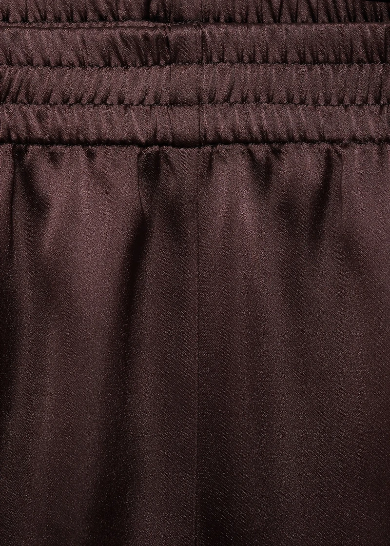 Shorts with contrasting trim