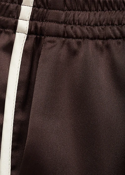 Shorts with contrasting trim