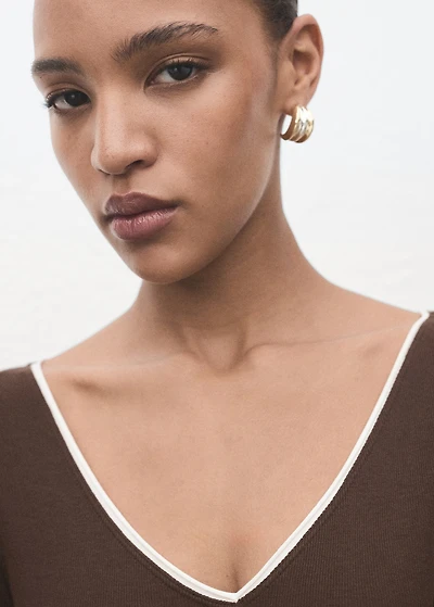 V-neck combined-fabric t-shirt