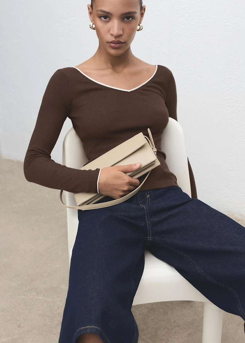 V-neck combined-fabric t-shirt