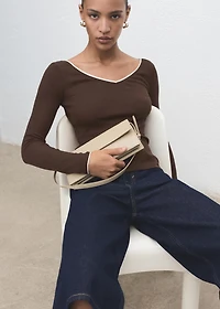 V-neck combined-fabric t-shirt