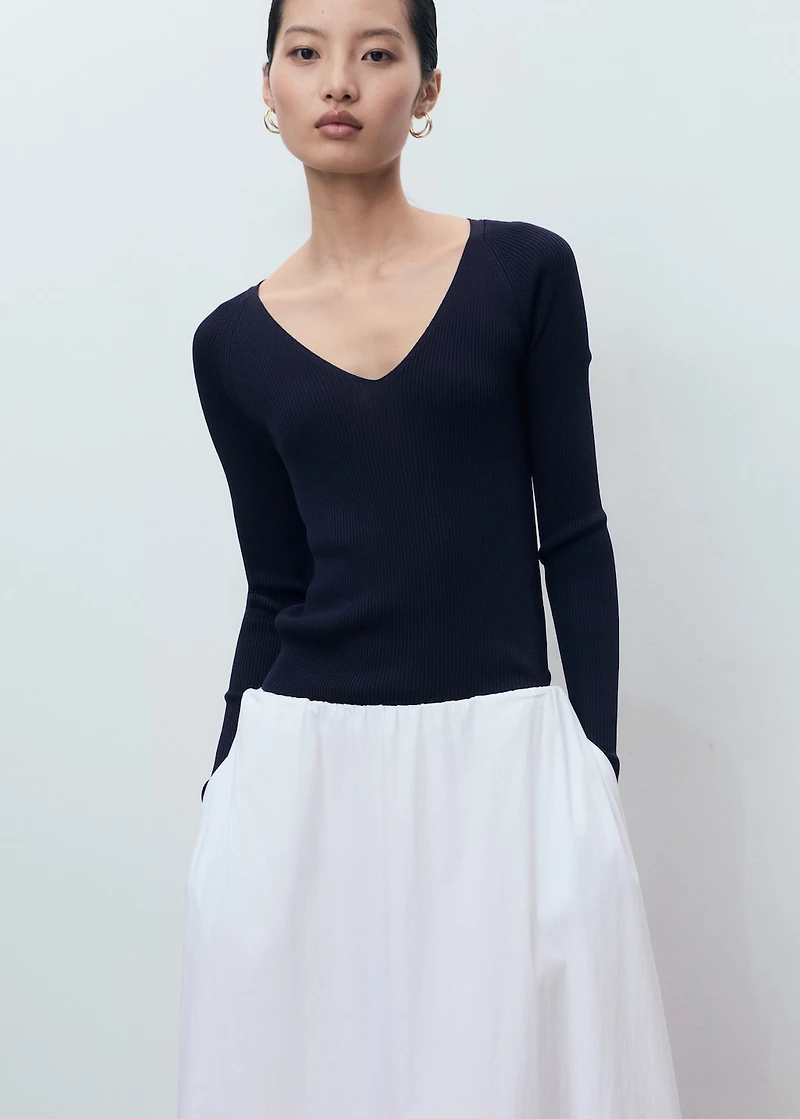 V-neck ribbed knit sweater