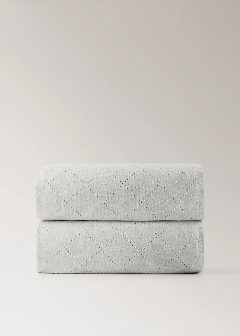 Embroidered children’s blanket with rhombus design