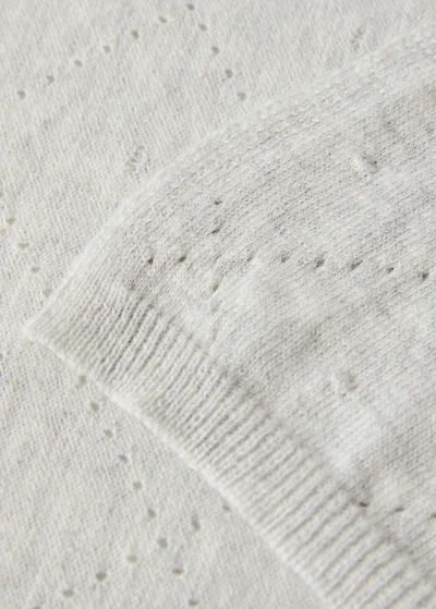 Embroidered children’s blanket with rhombus design