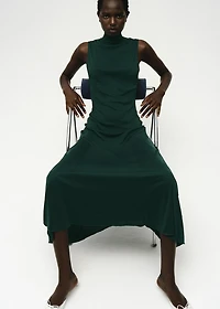 Godet dress with a perkins collar