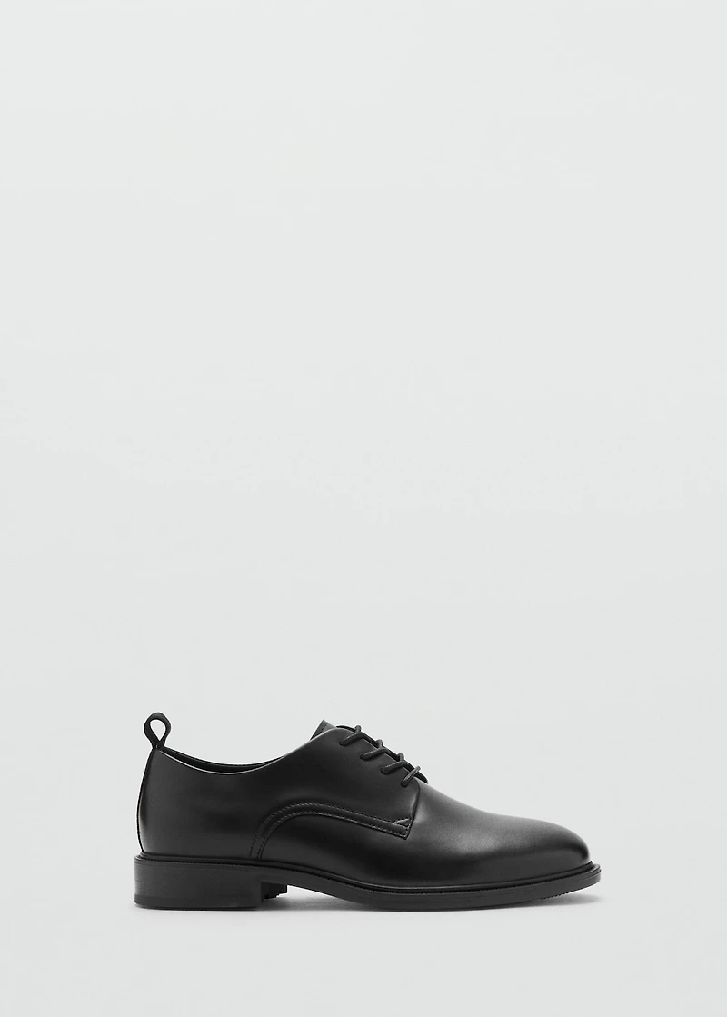 Oxford style leather shoe