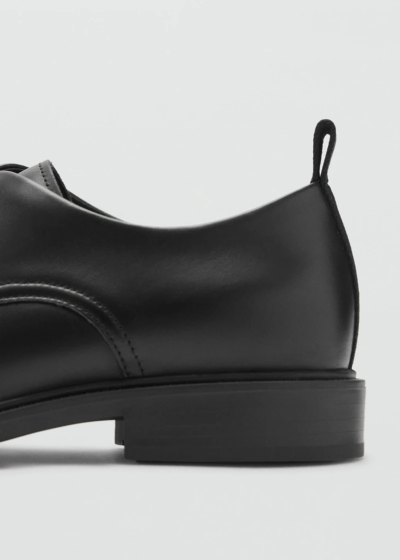Oxford style leather shoe