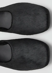 Leather shoes with fur