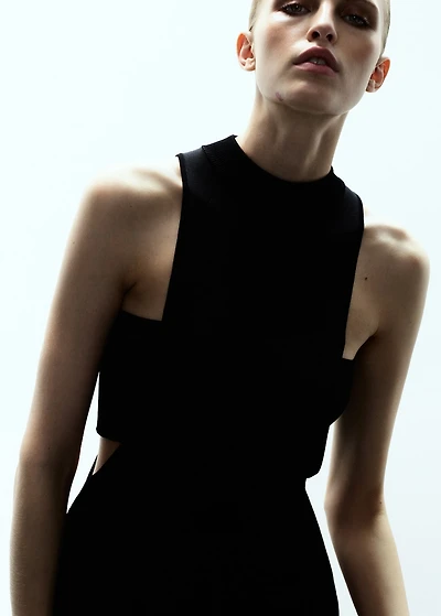 Knitted dress with cut-out