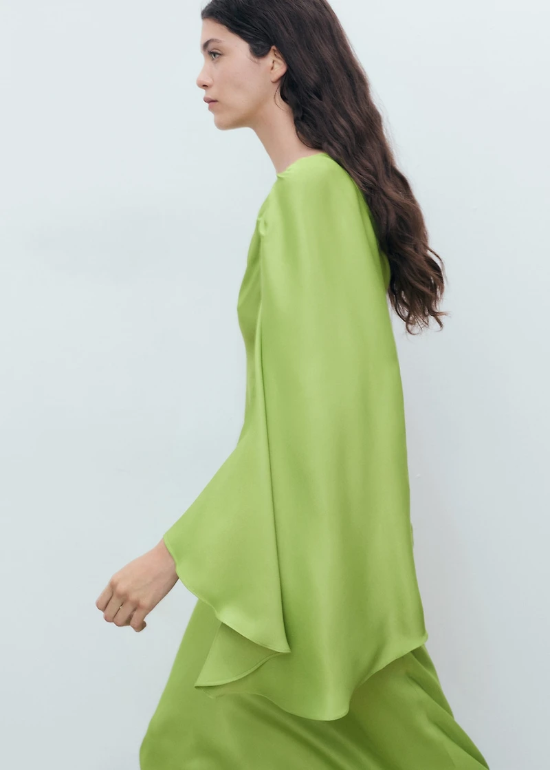 Long dress with ruffled sleeves