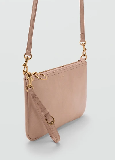 Pebble-effect pochette