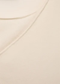 Knitted top with cut-out