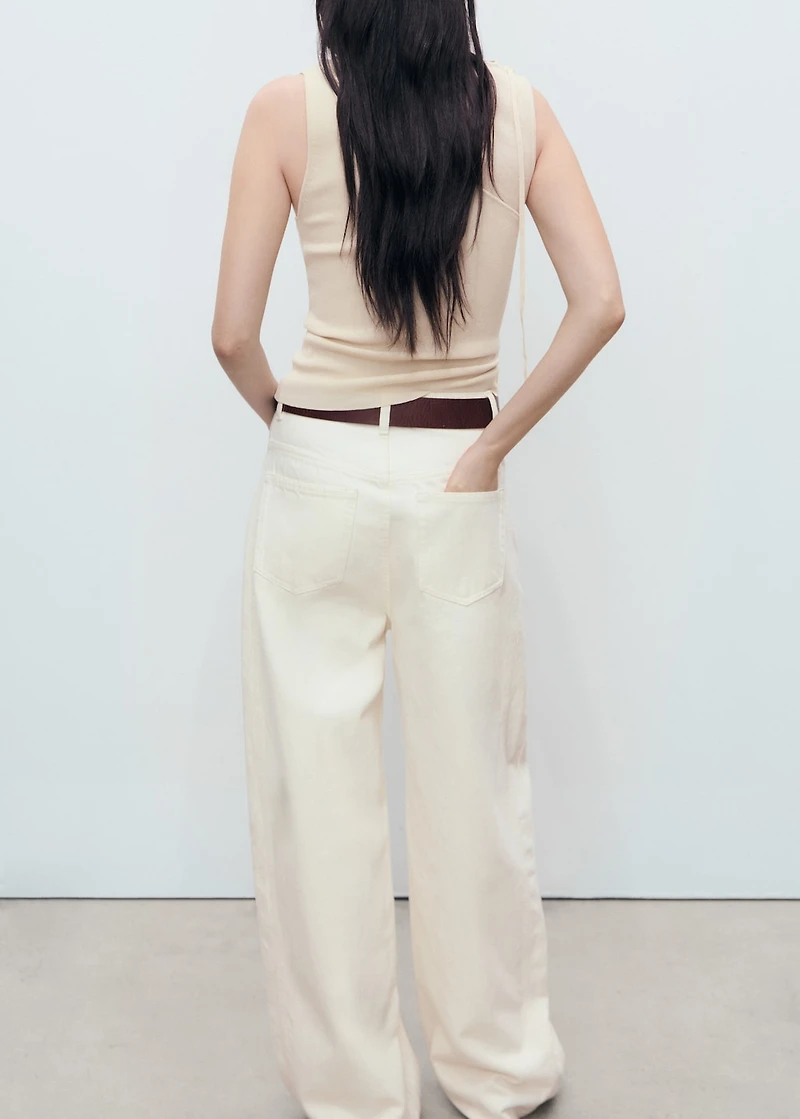 Knitted top with cut-out