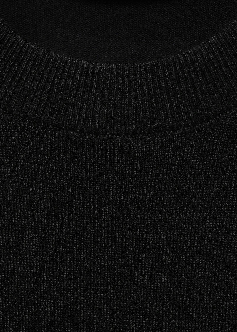 Short-sleeved fine-knit sweater