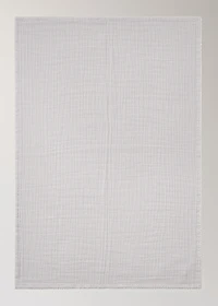 Children's blanket with contrasting finish