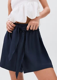 Linen shorts with bow