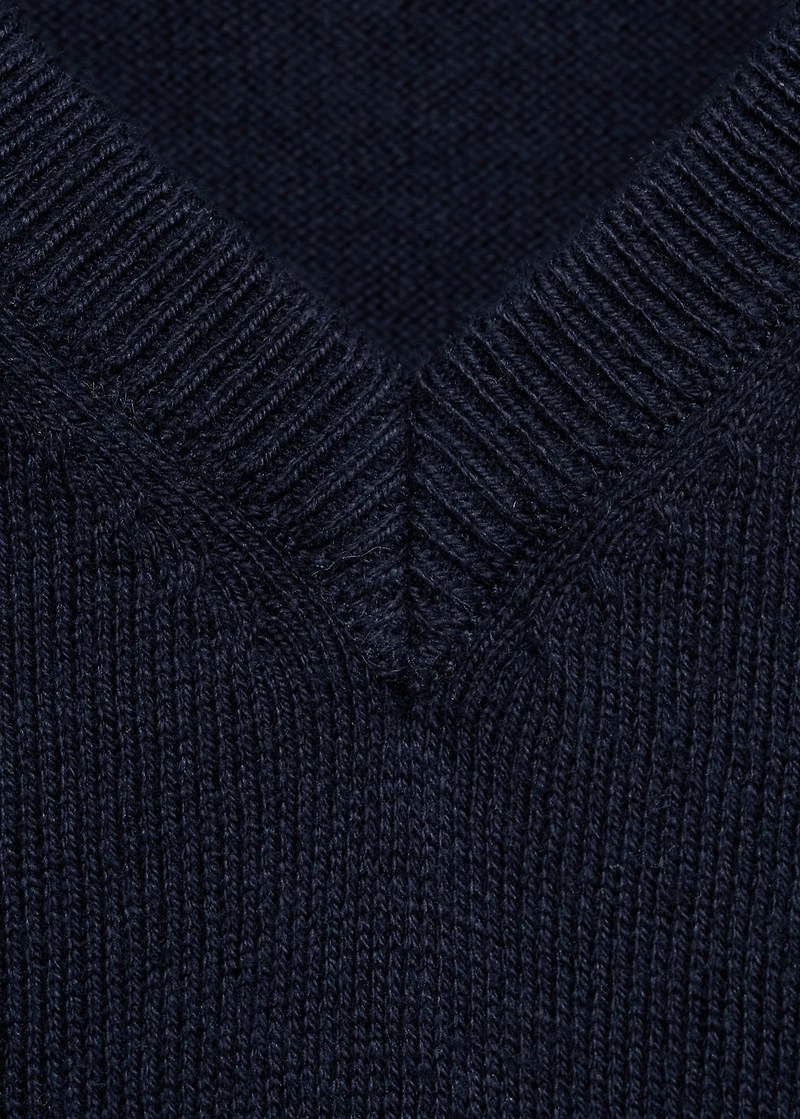 V-neck knitted vest