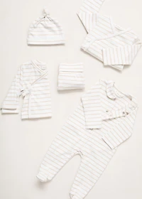 Hat with knot detail