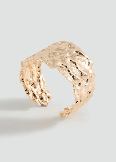 Rigid textured bracelet