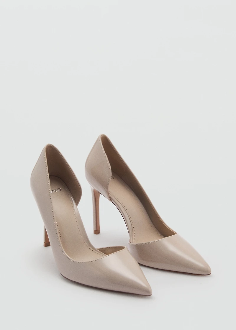 Asymmetrical patent leather court shoes