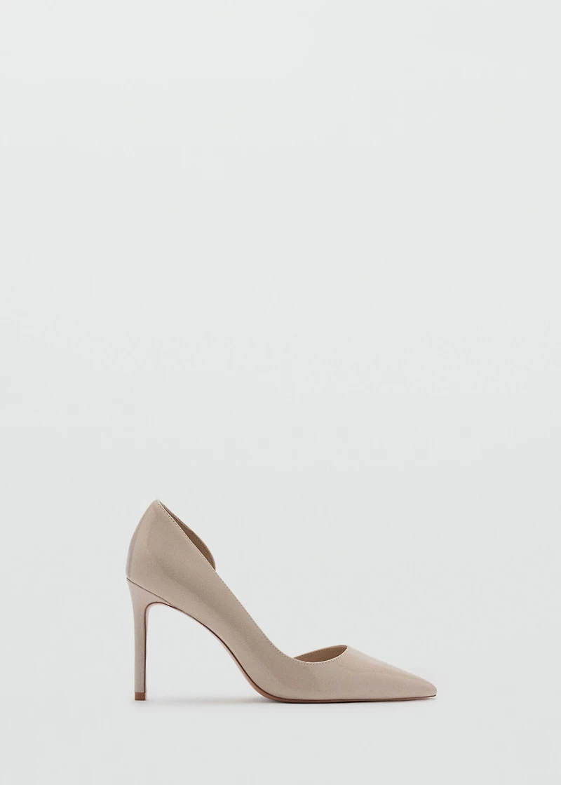 Asymmetrical patent leather court shoes